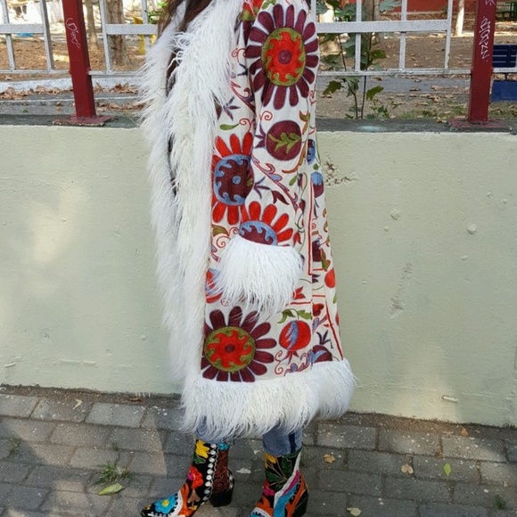 Suzani Embroidered Shearling Lined Coat - Picture 4 of 4